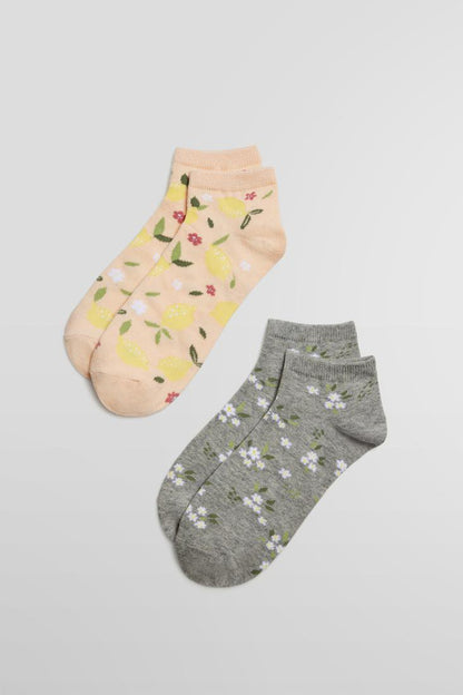 Ysabel Mora 12862 Flowers & Lemons Socks 2 Pack -Two pack of low quarter high ankle socks, one pair has a small floral and leaf pattern and the other has lemons, leaves and flowers pattern.