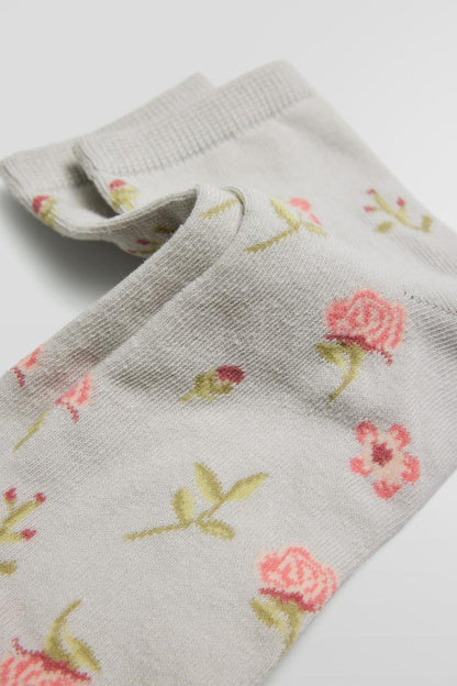 Ysabel Mora 12863 Flowers 2 Pack Sock - Two pack of quarter high ankle socks, one pair has a small floral pattern in shades of pink and green and the other has a rose motif on the ankle and striped pattern foot, also in shades of pink and green.