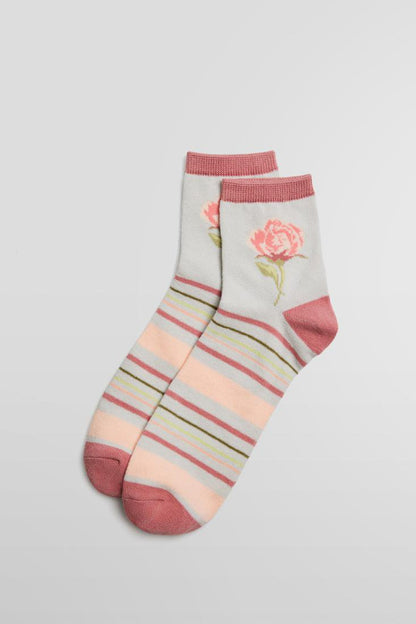 Ysabel Mora 12863 Flowers 2 Pack Sock - Two pack of quarter high ankle socks, one pair has a small floral pattern in shades of pink and green and the other has a rose motif on the ankle and striped pattern foot, also in shades of pink and green.