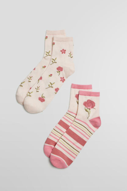 Ysabel Mora 12863 Flowers 2 Pack Sock - Two pack of quarter high ankle socks, one pair has a small floral pattern in shades of pink and green and the other has a rose motif on the ankle and striped pattern foot, also in shades of pink and green.