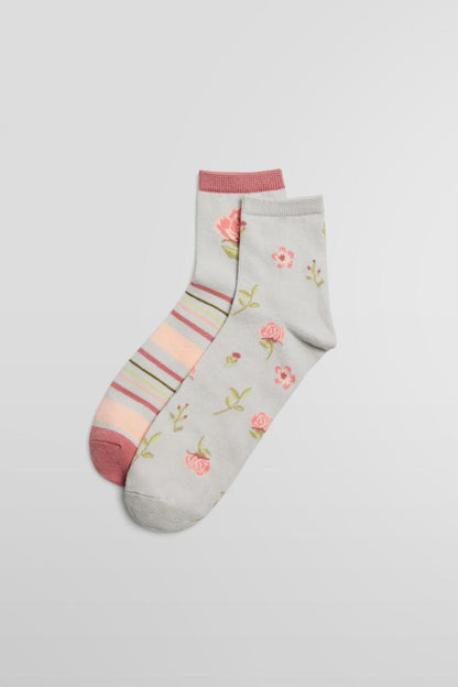 Ysabel Mora 12863 Flowers 2 Pack Sock - Two pack of quarter high ankle socks, one pair has a small floral pattern in shades of pink and green and the other has a rose motif on the ankle and striped pattern foot, also in shades of pink and green.