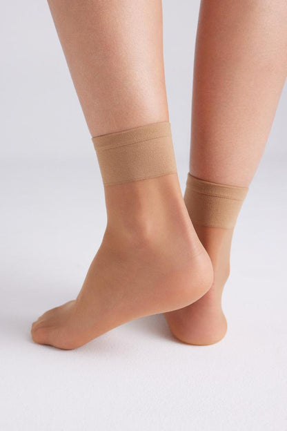 Ysabel Mora - 15156 Tobillero 10 Den - classic sheer tan (scala) ankle socks.