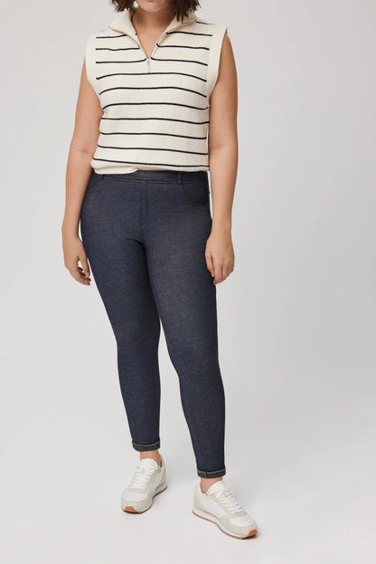 Ysabel Mora 70176 Thermal Jeggings - Mid rise dark denim jean leggings (jeggings) with a light fleck throughout, thick grey fluffy fleece lining, belt loops, faux fly zip stitching and rear pockets.