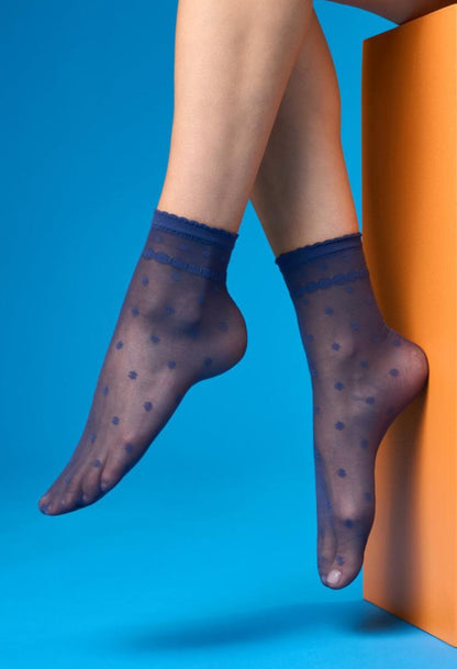 SiSi Flowers Calzino - Sheer micro mesh fashion ankle socks with a tiny flower polka dot pattern, chain style stripe around the ankle and comfort cuff with scalloped edge. Available in navy and black.